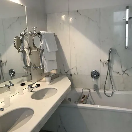 Sleeps 16 Wifi Villa